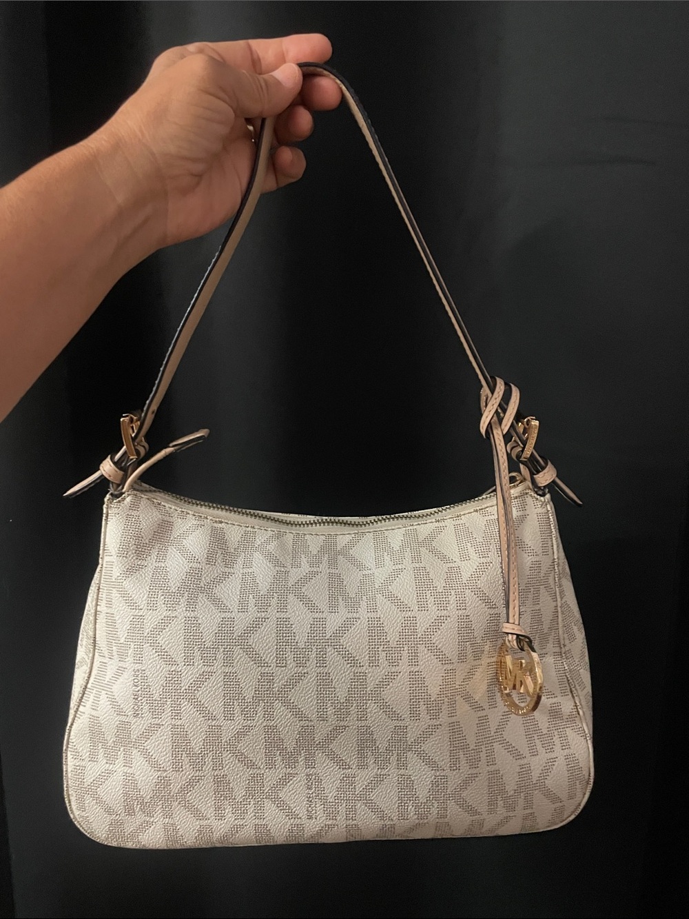 MICHAEL Michael Kors Beige Cream Monogram Shoulder Bag with Gold Charm - Picture 2 of 13
